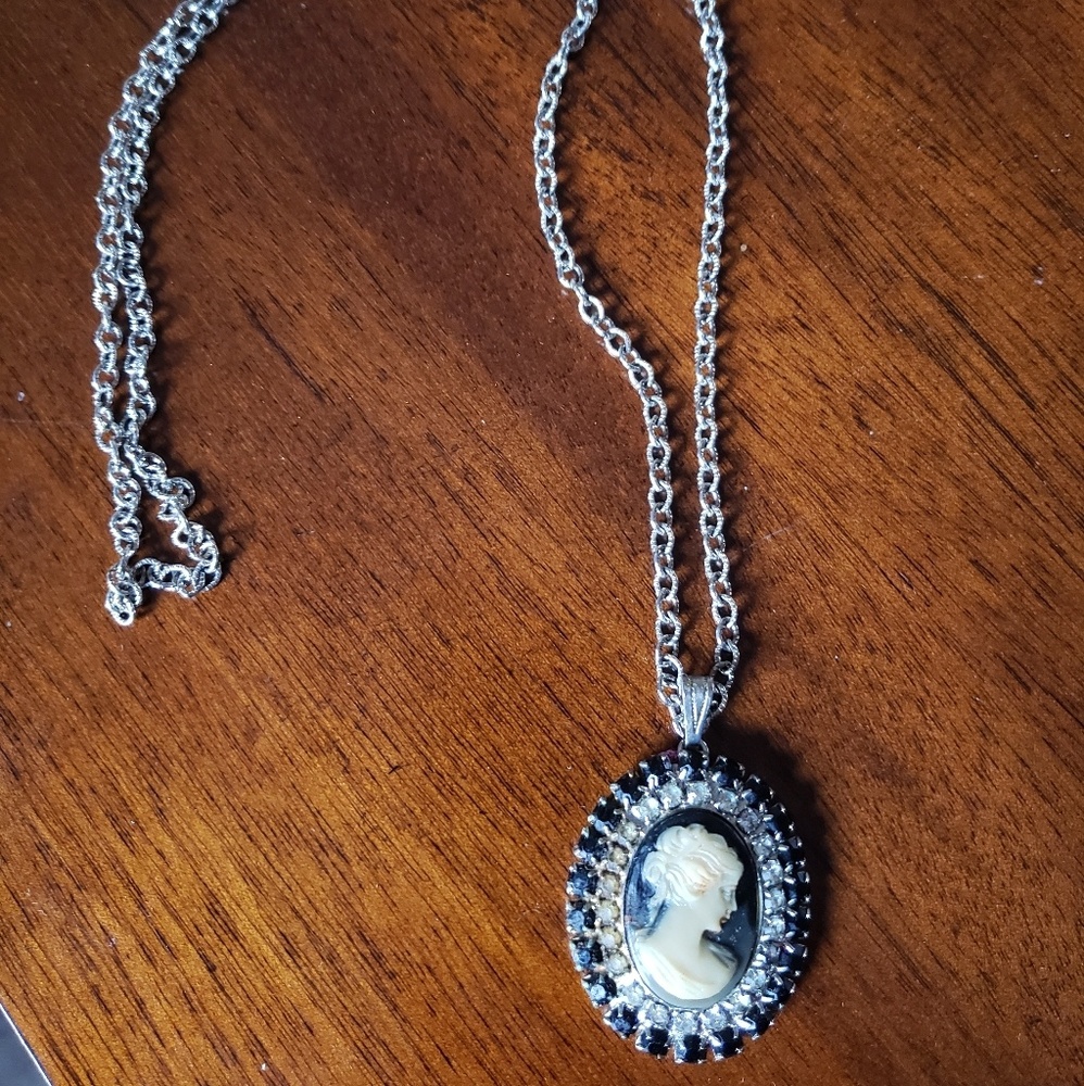 Vintage Black/Clear Rhinestone Cameo Necklace